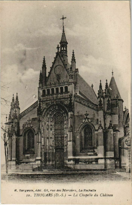 Carte postale ancienne Thouars La Chapelle du Chateau à Thouars