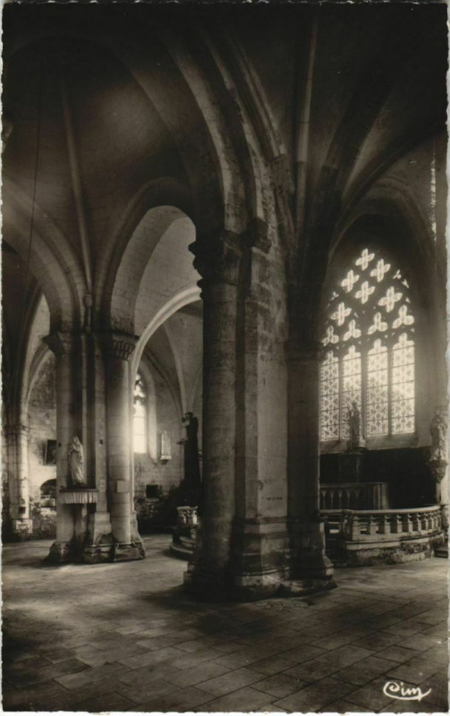 Carte postale ancienne Prahecq Choeur et Transept de l'Eglise à Prahecq