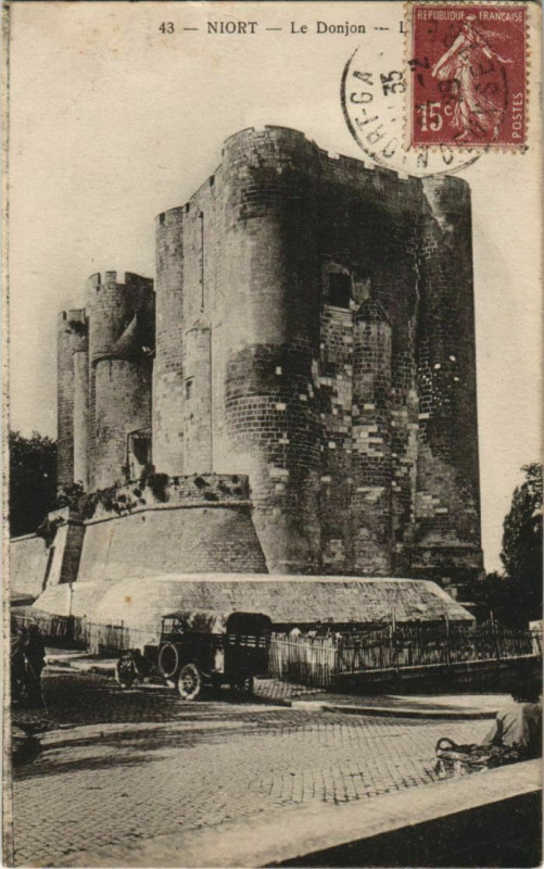 Carte postale ancienne Niort Le Donjon à Niort
