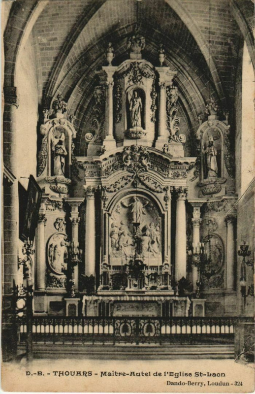 Carte postale ancienne Thouars Maitre Autel de l'Eglise Saint-Laon à Thouars
