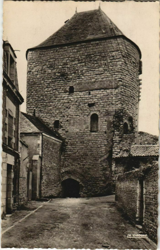 Carte postale ancienne Thouars La Tour du Prince de Galles à Thouars