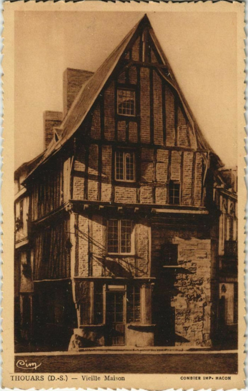 Carte postale ancienne Thouars Vieille Maison à Thouars
