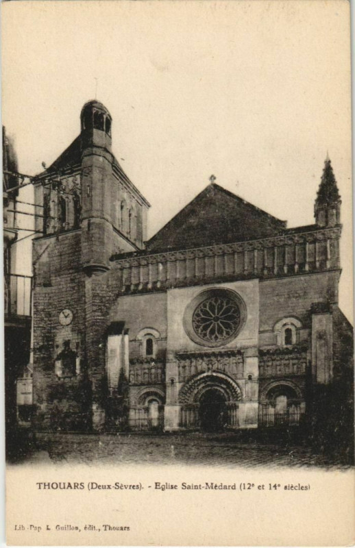 Carte postale ancienne Thouars Eglise Saint-Medard à Thouars