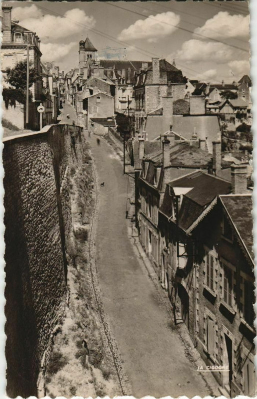 Carte postale ancienne Thouars Vue sur un Coin de la Ville à Thouars