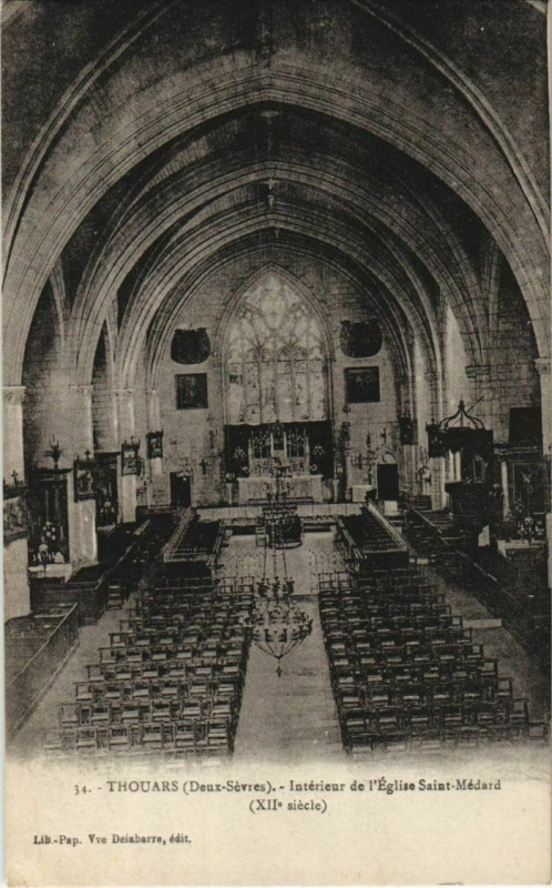 Carte postale ancienne Thouars Interieur de l'Eglise Saint-Medard à Thouars