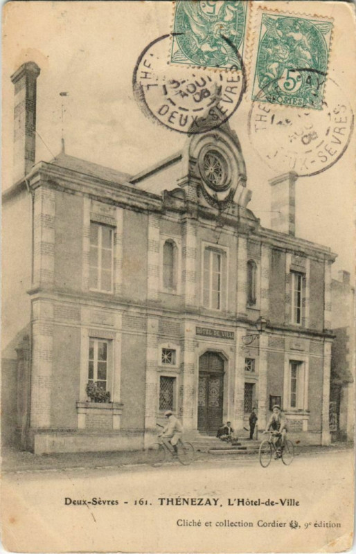 Carte postale ancienne Thenezay L'Hotel-de-Ville