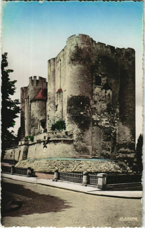 Carte postale ancienne Niort Le Donjon à Niort