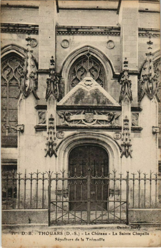 Carte postale ancienne Thouars Le Chateau - La Sainte Chapelle à Thouars