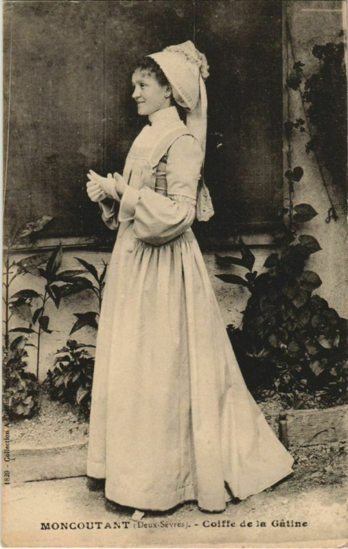 Carte postale ancienne Moncoutant Coiffe de la Gatine - Folklore