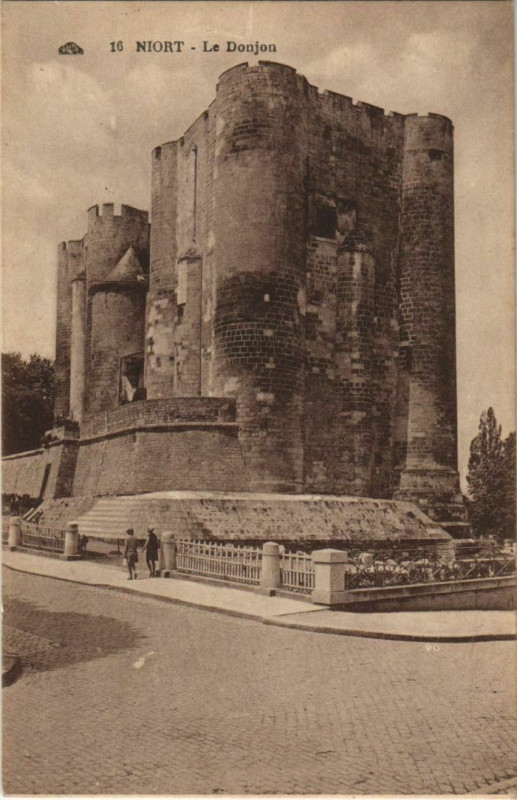 Carte postale ancienne Niort Le Donjon à Niort