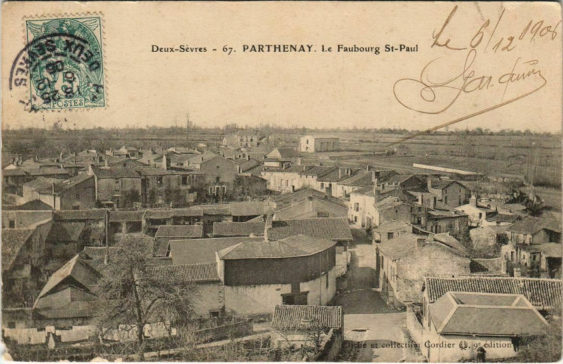 Carte postale ancienne Parthenay Le Faubourg Saint-Paul à Parthenay