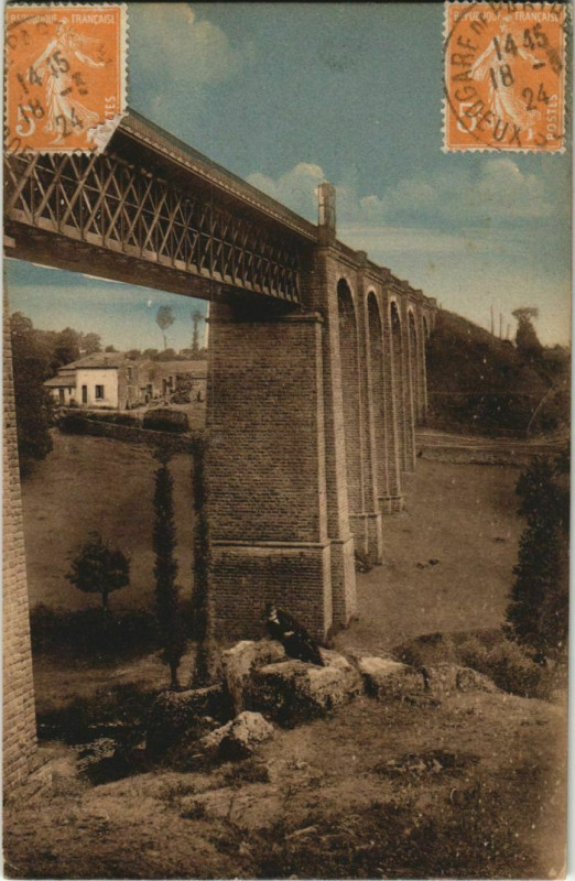 Carte postale ancienne Parthenay Viaduc de Parthenay à Parthenay