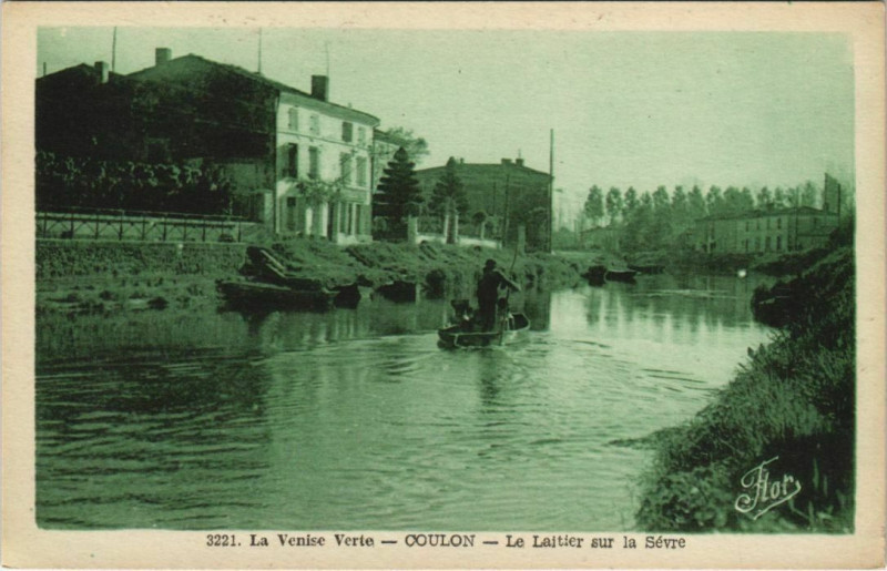 Carte postale ancienne Coulon La Venise Verte - Le Laitier sur la Sevre à Coulon