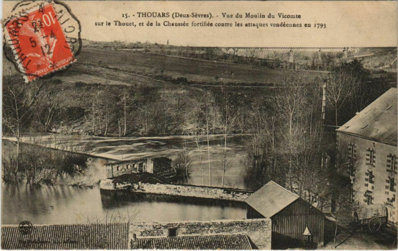Carte postale ancienne Thouars Vue du Moulin du Vicomte sur le Thouet à Thouars