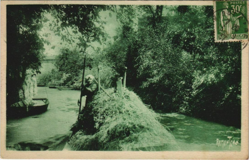 Carte postale ancienne Le Marais Poitevin - La Venise Verte