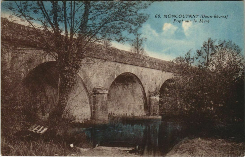 Carte postale ancienne Moncoutant Pont sur la Sevre