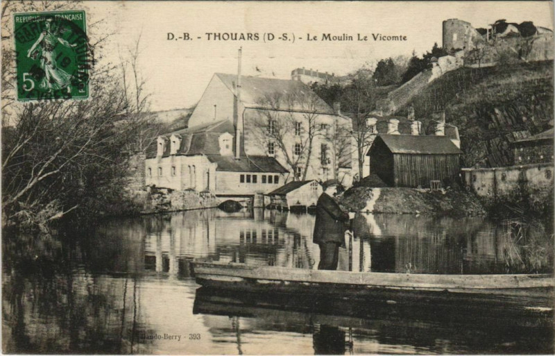 Carte postale ancienne Thouars Le Moulin Le Vicomte à Thouars