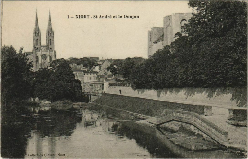 Carte postale ancienne Niort Saint Andre et le Donjon à Niort