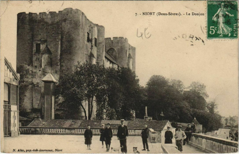 Carte postale ancienne Niort Le Donjon à Niort