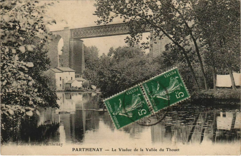 Carte postale ancienne Parthenay Le Viaduc de la Vallee du Thouet à Parthenay