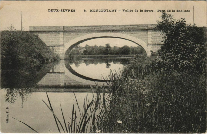 Carte postale ancienne Moncoutant Vallee de la Sevre - Pont de la Sabliere