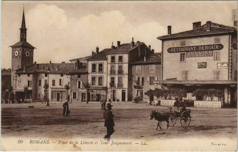 Carte postale ancienne Romans Place de la Liberte et Tour Jacquemart à Rom