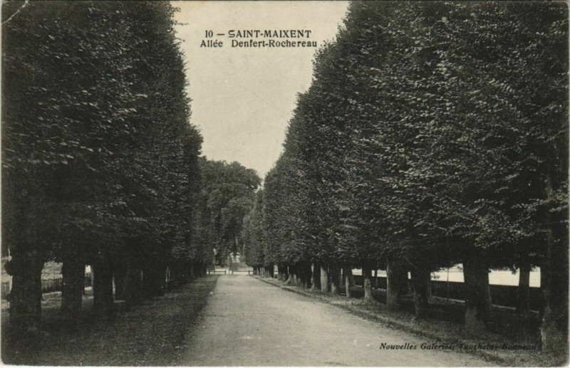 Carte postale ancienne Saint-Maixent-l'Ecole Allee Denfert-Rochereau