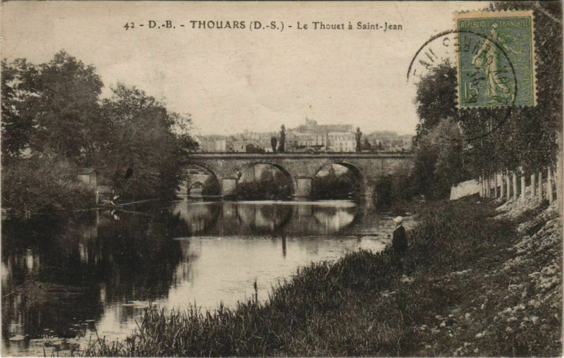 Carte postale ancienne Thouars Le Thouet a Saint-Jean à Thouars
