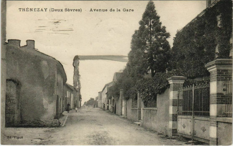 Carte postale ancienne Thenezay Avenue de la Gare