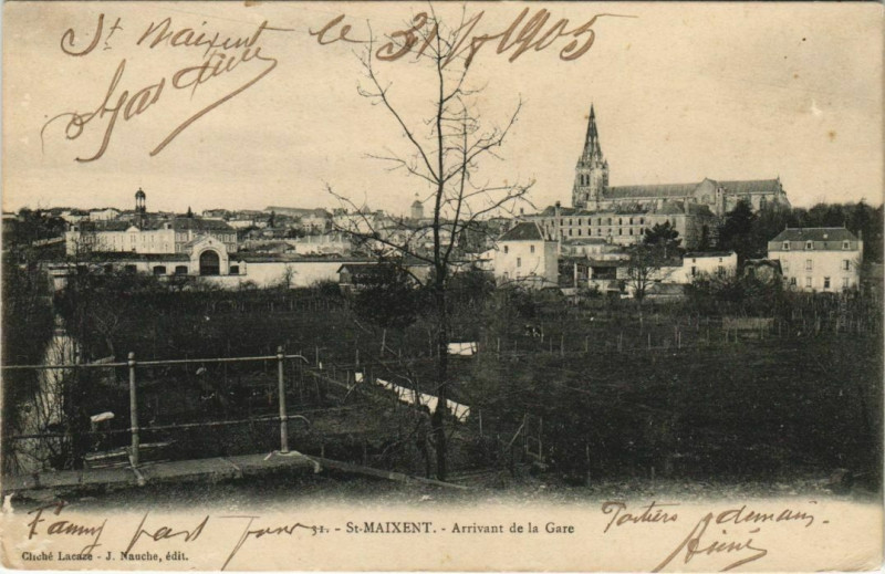 Carte postale ancienne Saint-Maixent-l'Ecole Arrivant de la Gare