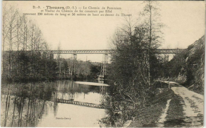 Carte postale ancienne Thouars Le Chemin de Pommiers et Viaduc du Chemin de Fer à Thouars