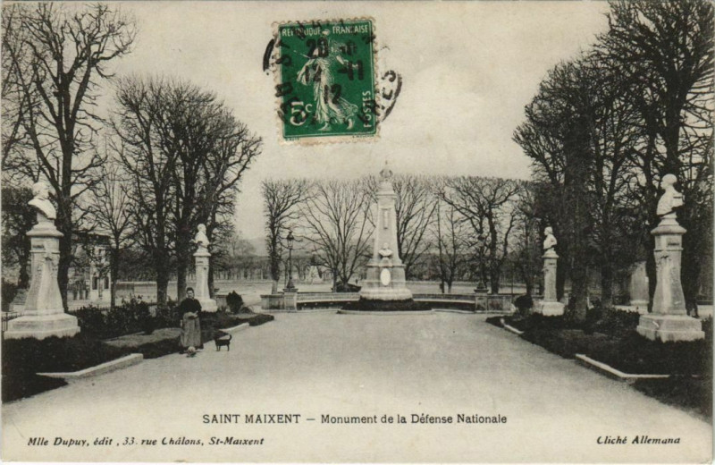Carte postale ancienne Saint-Maixent-l'Ecole Monument de la Defense Nationale