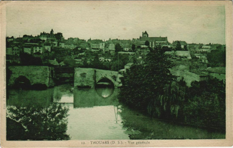 Carte postale ancienne Thouars Vue Generale prise a l'Est à Thouars
