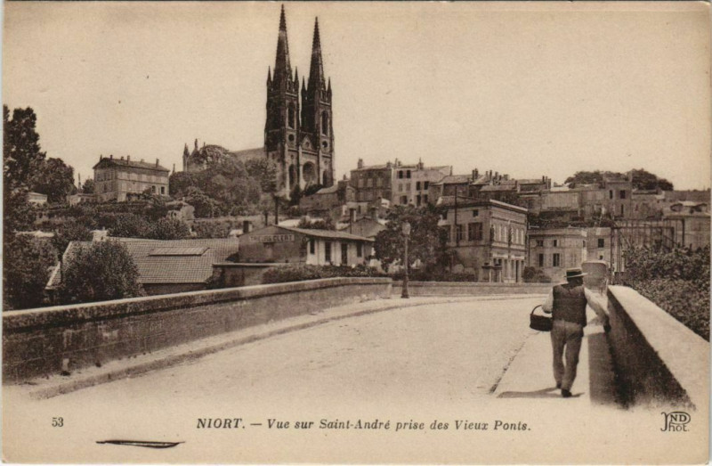 Carte postale ancienne Niort Vue sur Saint-Andre prise des Vieux Ponts à Niort