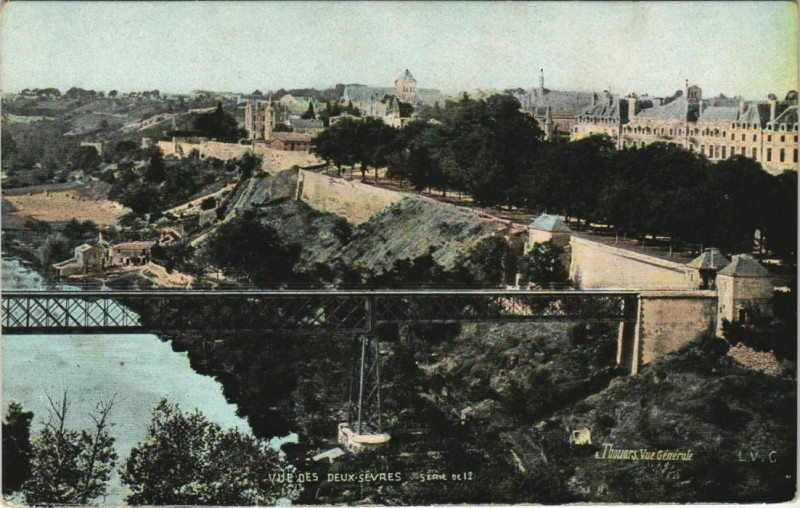 Carte postale ancienne Thouars Vue Generale à Thouars