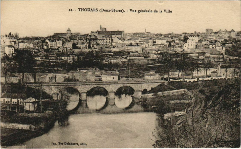 Carte postale ancienne Thouars Vue Generale de la Ville à Thouars