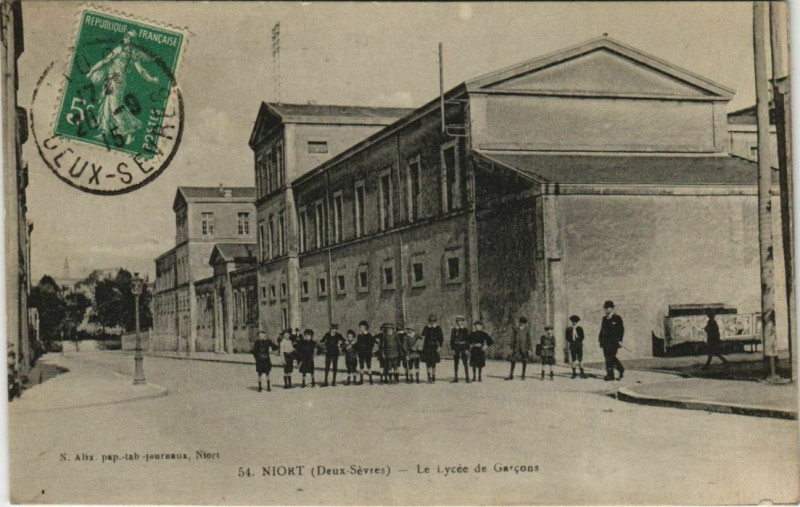 Carte postale ancienne Niort Le Lycee de Garcons à Niort