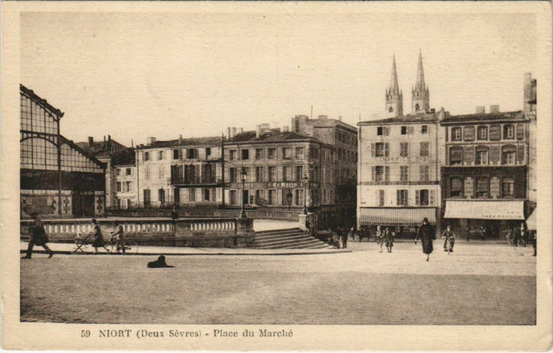 Carte postale ancienne Niort Place du Marche à Niort