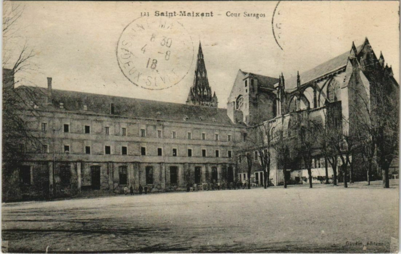 Carte postale ancienne Saint-Maixent-l'Ecole Cour Saragos