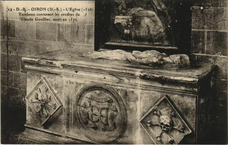Carte postale ancienne Oiron L'Eglise - Tombeau