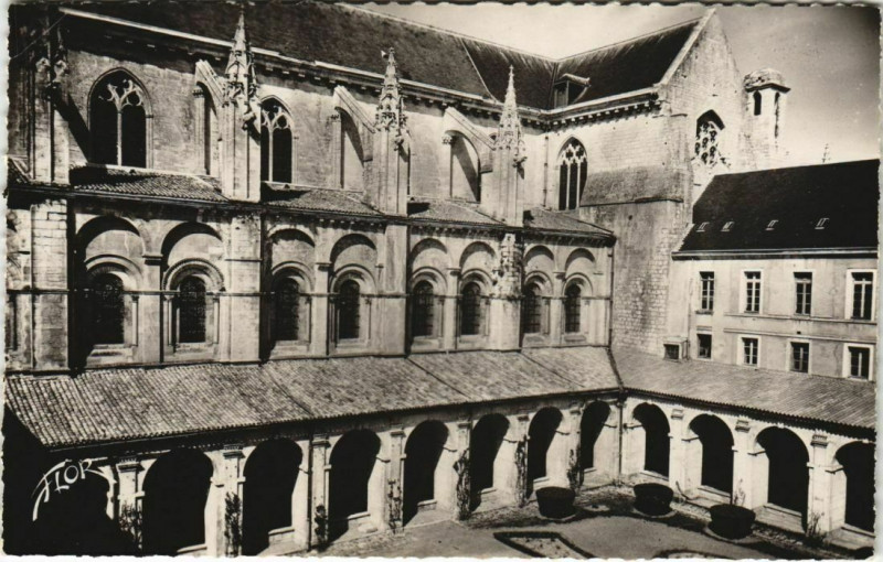 Carte postale ancienne Saint-Maixent-l'Ecole Detail du Cloitre Attenant a l'Eglise