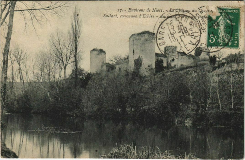 Carte postale ancienne Le Chateau du Coudray-Salbart - Environs de Niort à Niort