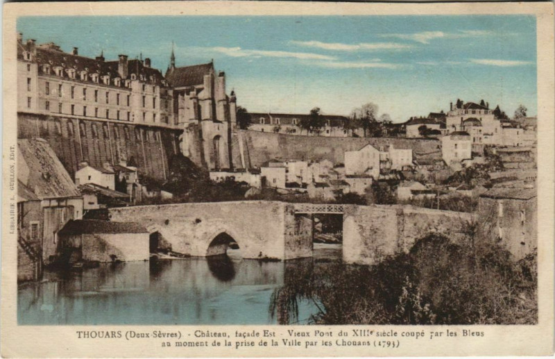 Carte postale ancienne Thouars Chateau - Facade Est - Vieux Pont à Thouars