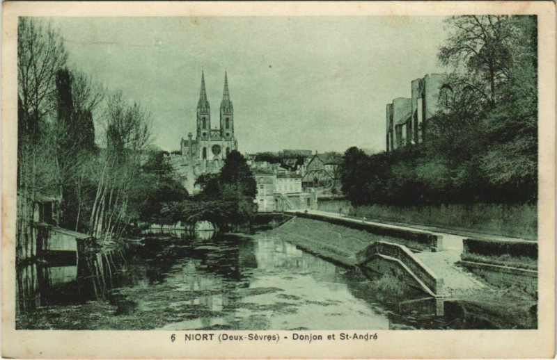 Carte postale ancienne Niort Donjon et Saint-Andre à Niort