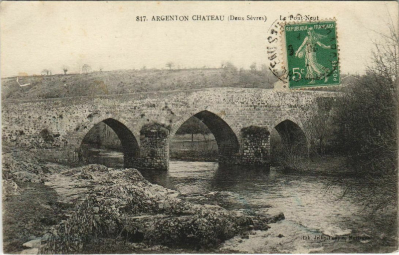 Carte postale ancienne Argenton-Chateau Le Pont Neuf