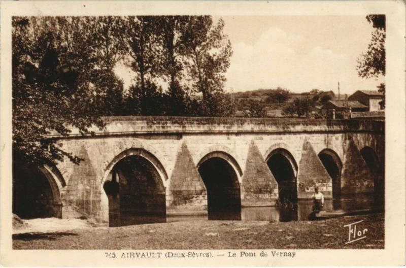 Carte postale ancienne Airvault Le Pont du Vernay à Airvault