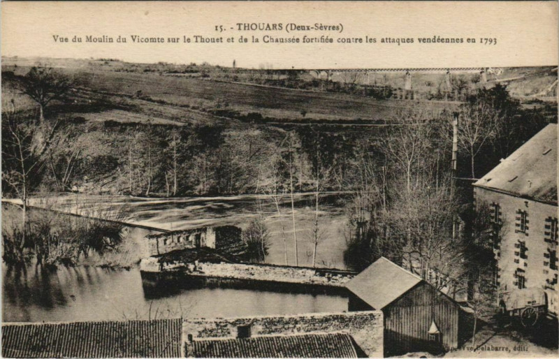 Carte postale ancienne Thouars Vue du Moulin du Vicomte sur le Thouet à Thouars