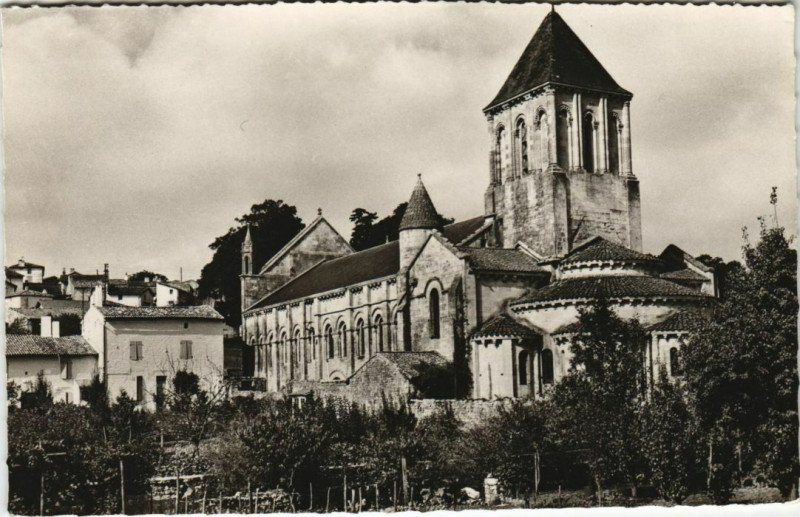 Carte postale ancienne Melle Eglise Saint-Hilaire à Melle