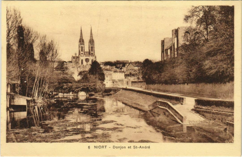 Carte postale ancienne Niort Donjon et Saint-Andre à Niort
