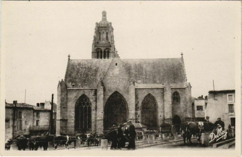 Carte postale ancienne Bressuire Le Champ de Foire à Bressuire
